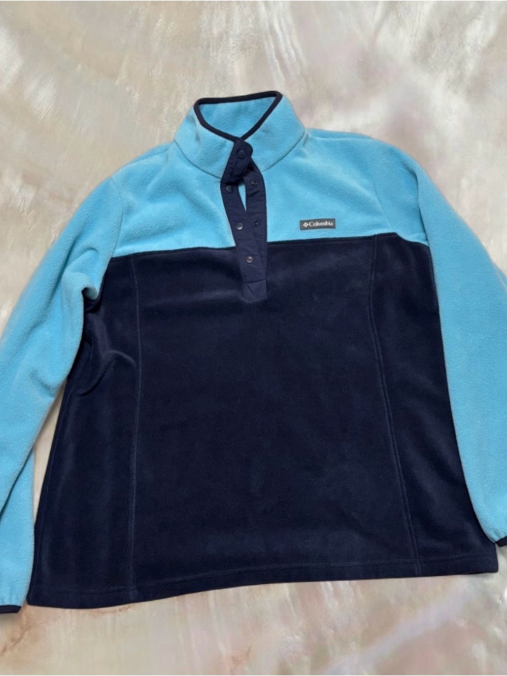 Columbia Two-Tone Light Blue and Navy Fleece Pullover